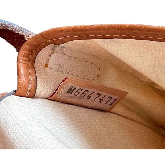 VINTAGE DOONEY & BOURKE HAND OR SHOULDER BAG - Picture 4 of 10